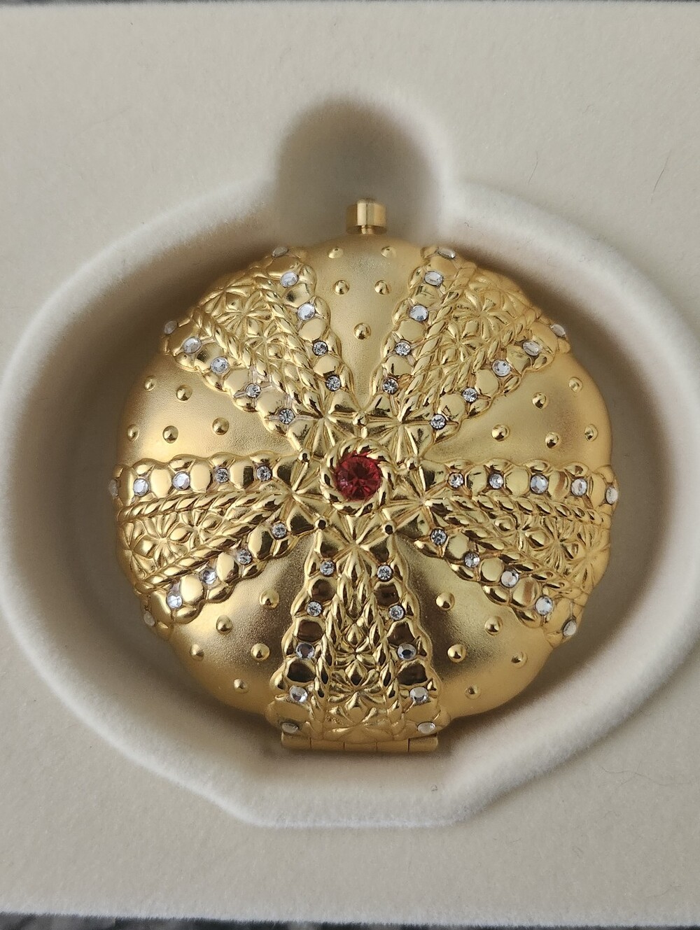 Estee Lauder "Seashell" Gold Tone Swarovski Crystals Powder Compact NIB